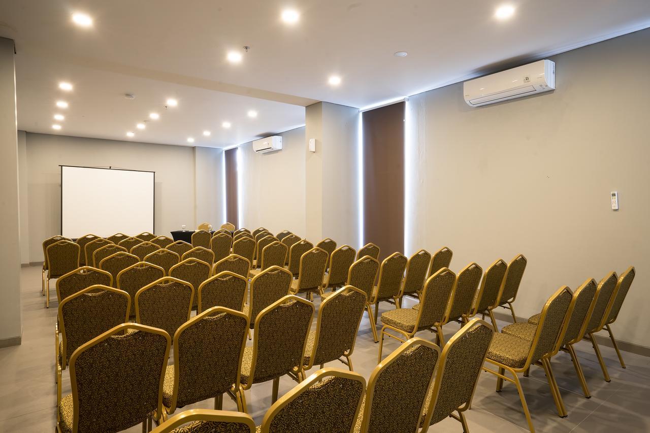 Maple Hotel Grogol Yakarta Exterior foto