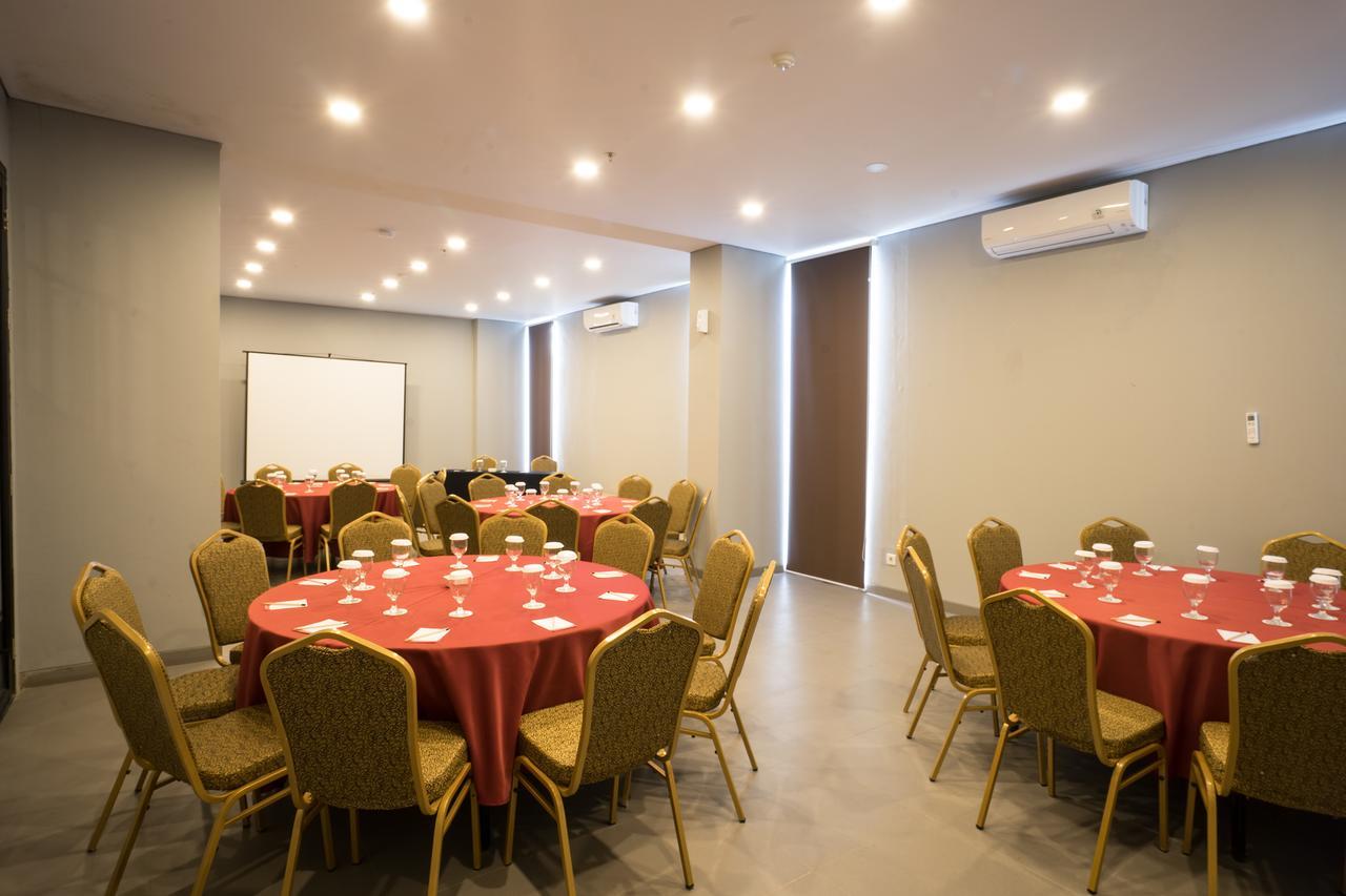 Maple Hotel Grogol Yakarta Exterior foto