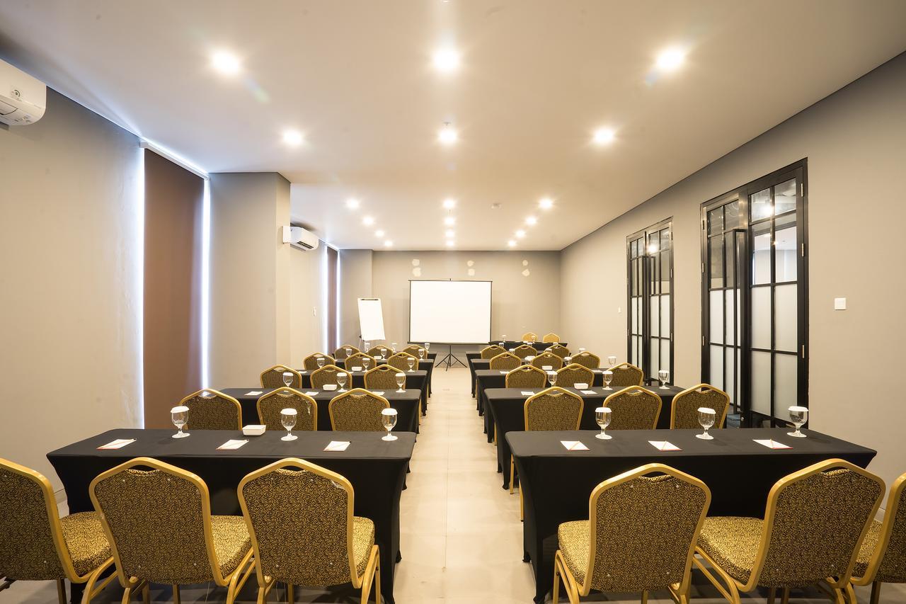 Maple Hotel Grogol Yakarta Exterior foto